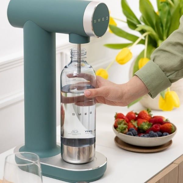 Máy tạo nước có gas Smeg SKC01 Vận hành thủ công, không dùng điện, thân thiện với môi trường