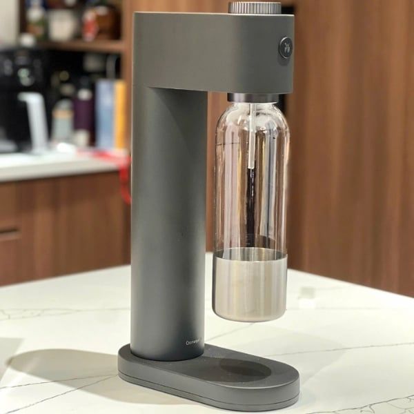 Máy tạo nước soda WMF Nước có ga, được sản xuất theo phong cách tinh tế.