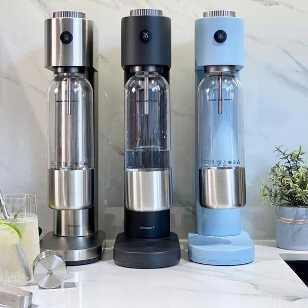 Nâng tầm trải nghiệm bổ sung nước cho cơ thể với Máy tạo nước soda WMF&nbsp;dễ dàng tại nhà&nbsp;của chúng tôi, nơi sự đổi mới hòa quyện với vẻ sang trọng.