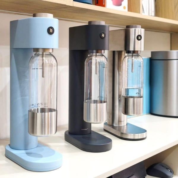 Nâng tầm trải nghiệm bổ sung nước cho cơ thể với Máy tạo nước soda WMF&nbsp;dễ dàng tại nhà&nbsp;của chúng tôi, nơi sự đổi mới hòa quyện với vẻ sang trọng.