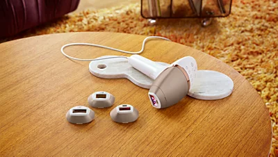 Máy triệt lông Philips Lumea IPL Series 8000 BRI948/00 Giải pháp toàn diện cho mặt và cơ thể với 4 phụ kiện thông minh.