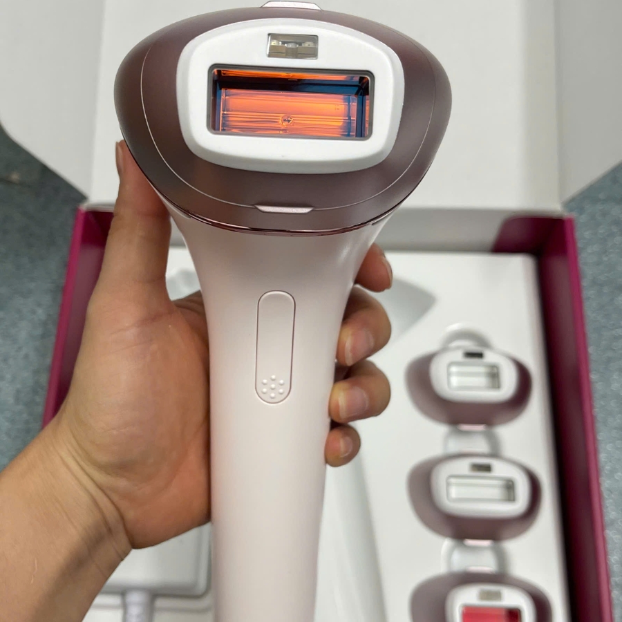 Máy triệt lông Philips Lumea IPL Series 9000 BRI958/00 Công nghệ SenseIQ giúp phát hiện tông màu da của bạn và tư vấn mức năng lượng ánh sáng phù hợp nhất.