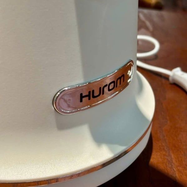 Máy vắt cam Hurom CJ-B03FWH Thiết kế tay cầm tiện dụng giúp thao tác ấn hiệu quả và thoải mái