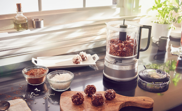 Máy trộn KitchenAid 5KFC0516EOB sở hữu nhiều tính năng vượt trội, trở thành trợ thủ đắc lực không thể thiếu trong nhà bếp