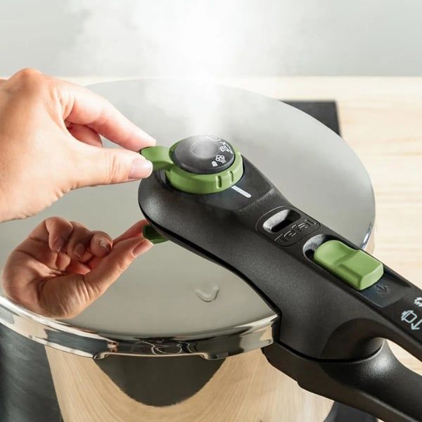 Nồi áp suất Tefal Secure Trendy 4L P2580400 Chất liệu: thép không gỉ chất lượng cao