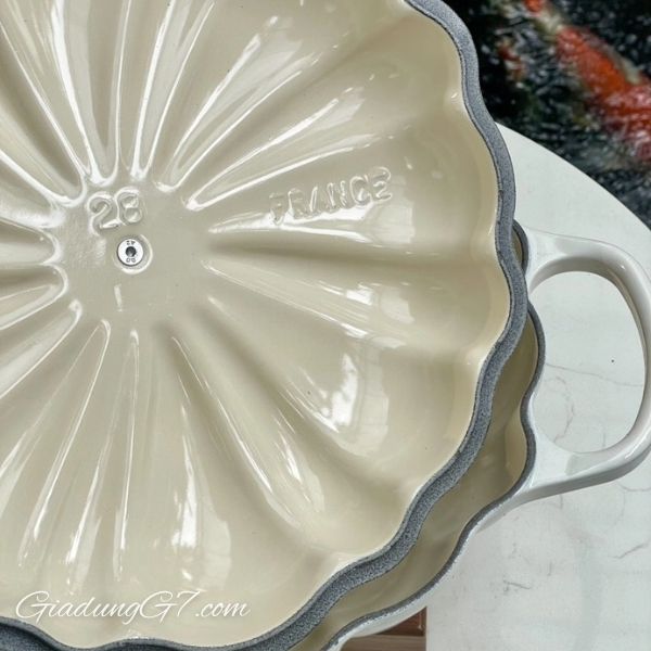 Nồi chảo bí ngô Le Creuset Rhone 28cm 2.5L có tay cầm bằng gang đúc liền khối hoặc núm vặn bằng thép không gỉ