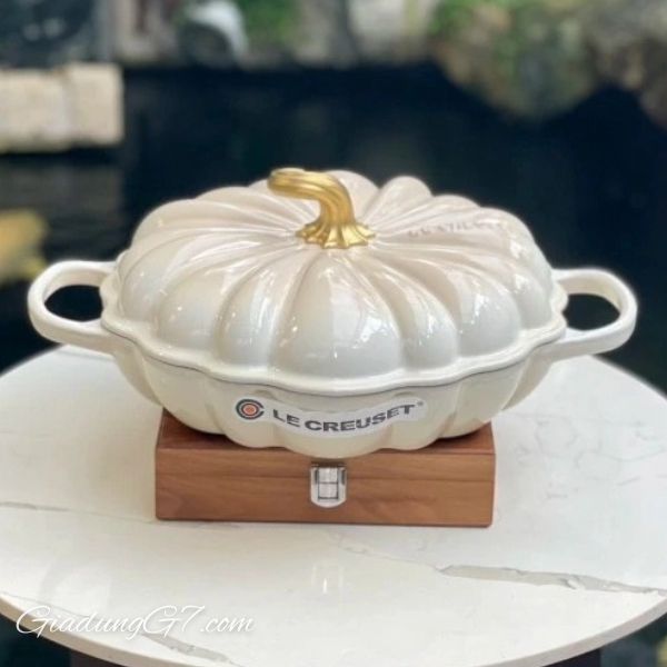 Nồi chảo bí ngô Le Creuset Rhone 28cm 2.5L chịu được nhiệt độ cao của lò nướng hoặc lò nướng BBQ