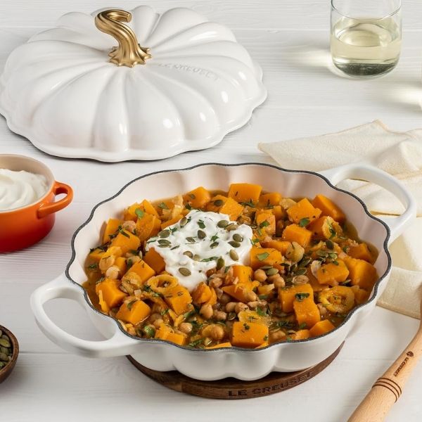 Nồi chảo bí ngô Le Creuset Rhone 28cm 2.5L giữ nhiệt rất hiệu quả, do đó, quá nhiệt sẽ khiến thức ăn bị cháy hoặc dính.