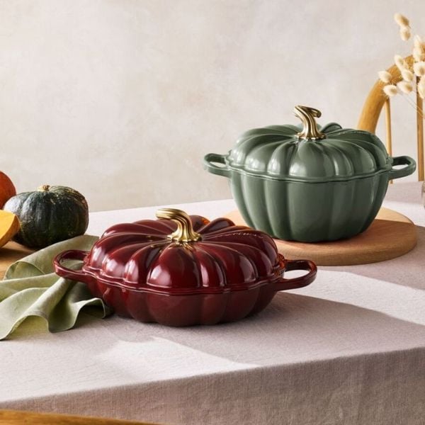 Nồi chảo bí ngô Le Creuset Rhone 28cm 2.5L Gang tráng men mang lại khả năng giữ nhiệt và phân phối nhiệt vượt trội