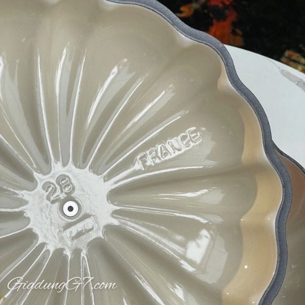 Nồi chảo bí ngô Le Creuset Rhone 28cm 2.5L hoàn hảo để xào hầm món ăn