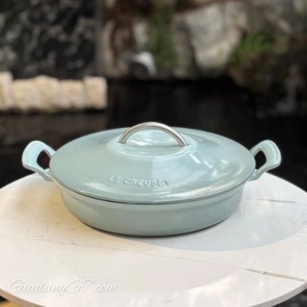 Nồi chảo Le Creuset Modern Heritage 28cm Phân phối nhiệt đều trên gang tráng men giúp tránh các điểm nóng.