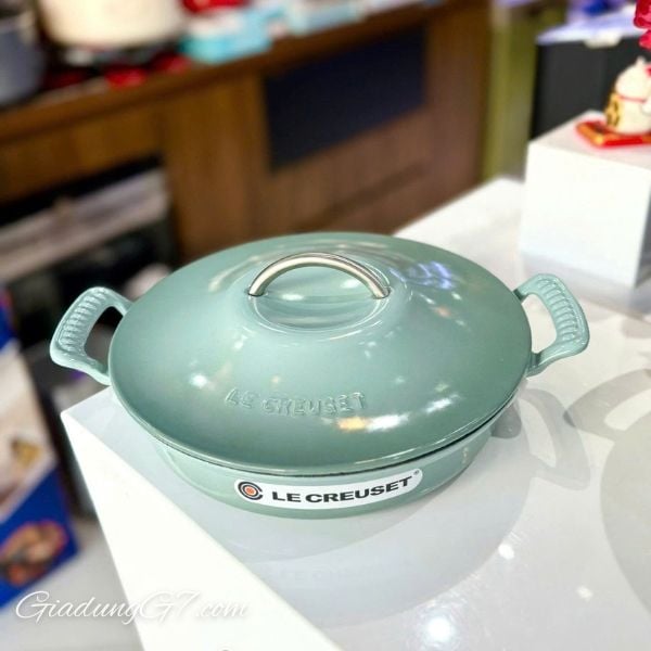 Nồi chảo Le Creuset Modern Heritage 28cm Phân phối nhiệt đều trên gang tráng men giúp tránh các điểm nóng.