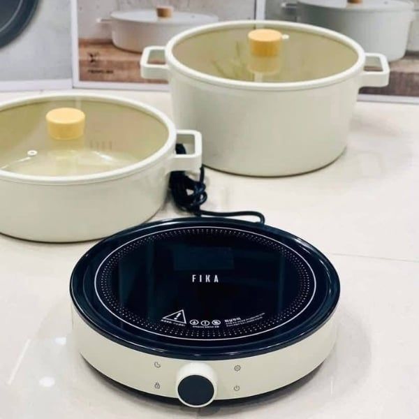 Nồi Fika Hàn Quốc, tráng gốm chống dính, đáy từ&nbsp;làm từ hợp kim nhôm đúc nguyên khối, 2 tay cầm đúc liền. Sản phẩm phủ gốm chống dính Xtrema cả hai mặt trong và ngoài.