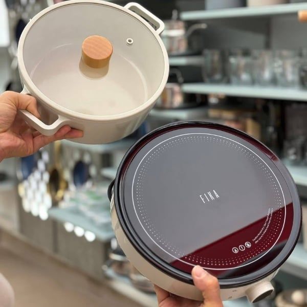 Nồi Fika Hàn Quốc, tráng gốm chống dính, đáy từ&nbsp;làm từ hợp kim nhôm đúc nguyên khối, 2 tay cầm đúc liền. Sản phẩm phủ gốm chống dính Xtrema cả hai mặt trong và ngoài.