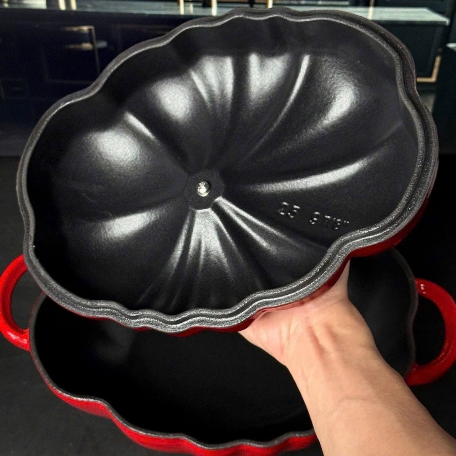 Nồi gang cà chua Moos 27cm 3.2L Dung tích lý tưởng 3.2l (tối đa 3800ml) cho gia đình