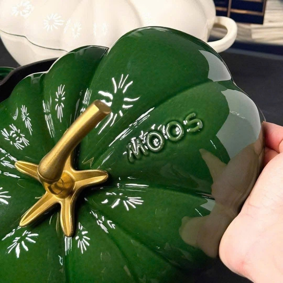 Nồi gang cà chua Moos 27cm 3.2L Dung tích lý tưởng 3.2l (tối đa 3800ml) cho gia đình