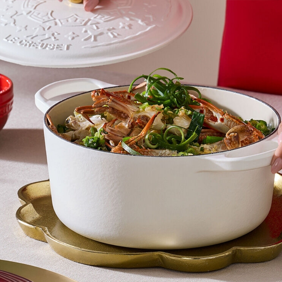 Nồi gang Le Creuset 22cm 3.3L nắp bát mã hoàn hảo để nấu súp, món hầm, cơm và nhiều món khác