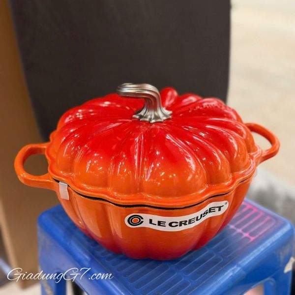 Nồi gang Le Creuset 24cm 3.7L bí ngô vàng cam Lớp Men Cát và Khả Năng Quan Sát Tốt