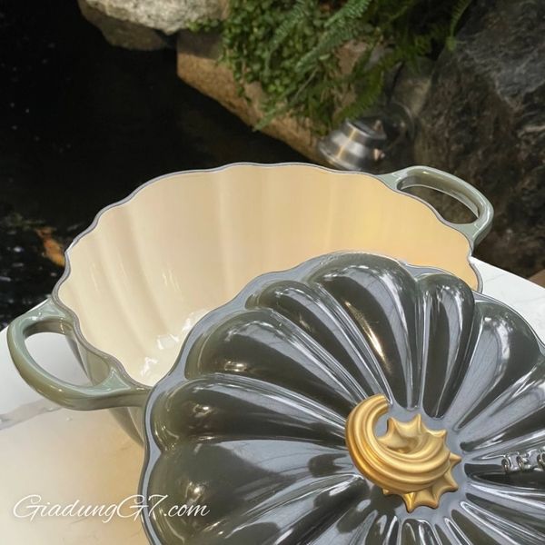 Lớp men cao cấp: Đảm bảo độ bền và dễ dàng vệ sinh sau mỗi lần sử dụng.