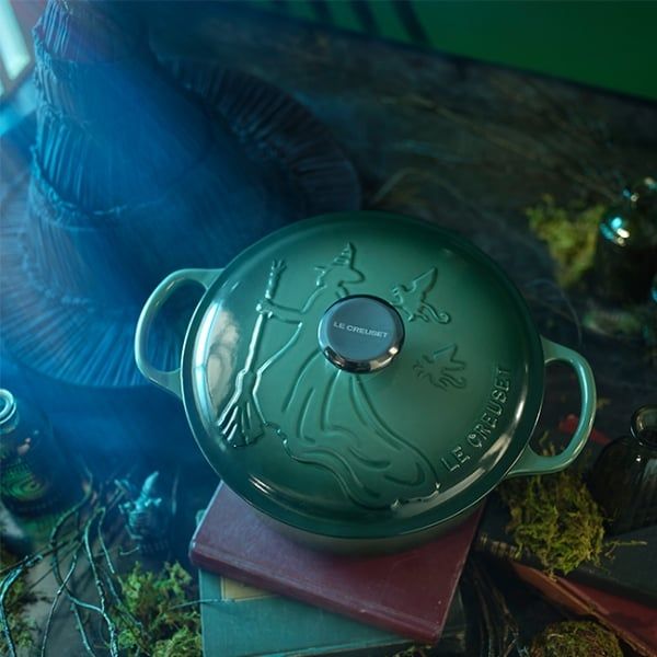 Nồi gang Le Creuset Artichaut 24cm 4.2L Phù Thuỷ Xanh