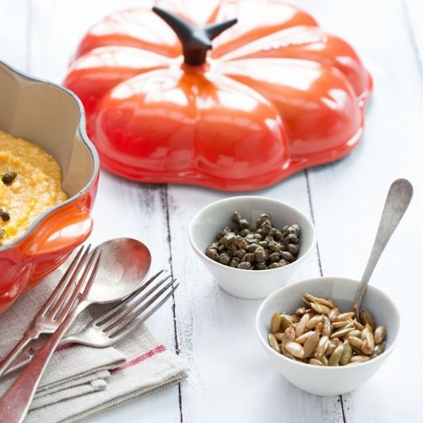 Nồi gang Le Creuset bí ngô 22cm Gang tráng men mang lại khả năng phân phối và giữ nhiệt vượt trội