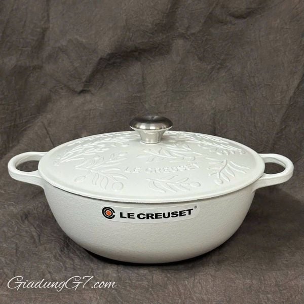 Nồi gang Le Creuset Marmite Olive Cành oliu 28cm Được chế tạo từ gang tráng men huyền thoại của chúng tôi