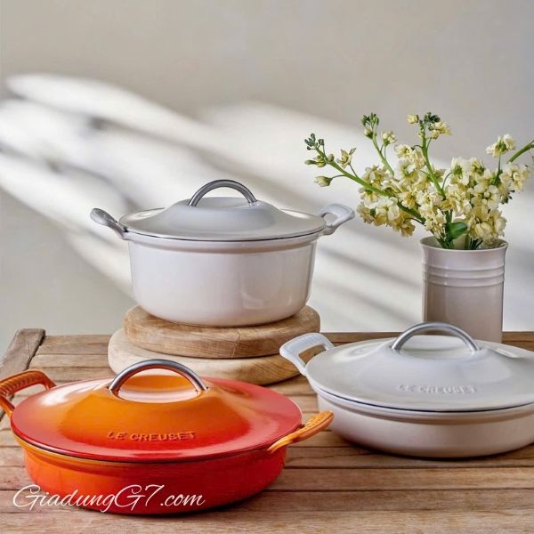 Nồi gang Le Creuset Modern Heritage 26cm 4.6L&nbsp;-&nbsp;Lấy cảm hứng từ kho lưu trữ của chúng tôi và bắt nguồn từ nghề thủ công Pháp