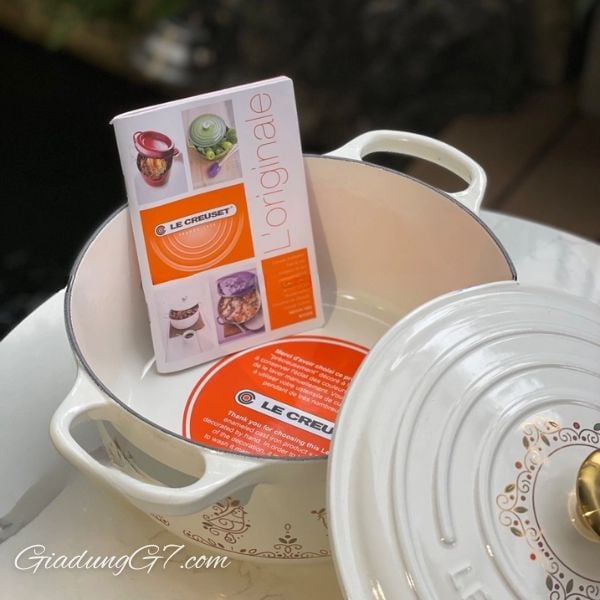 Nồi gang Le Creuset Noel 22cm 3.3L  – Sản Phẩm Bền Bỉ, Lý Tưởng Cho Nhiều Thế Hệ