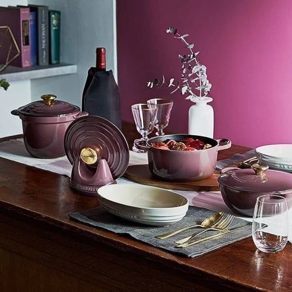 Nồi gang Le Creuset Rice Pot Fig 18cm 2L rất phù hợp với nhiều phương pháp nấu ăn, bao gồm hầm, chiên, hấp, ngoài nấu cơm