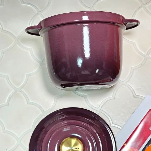 Nồi gang Le Creuset Rice Pot Fig 18cm 2L rất phù hợp với nhiều phương pháp nấu ăn, bao gồm hầm, chiên, hấp, ngoài nấu cơm