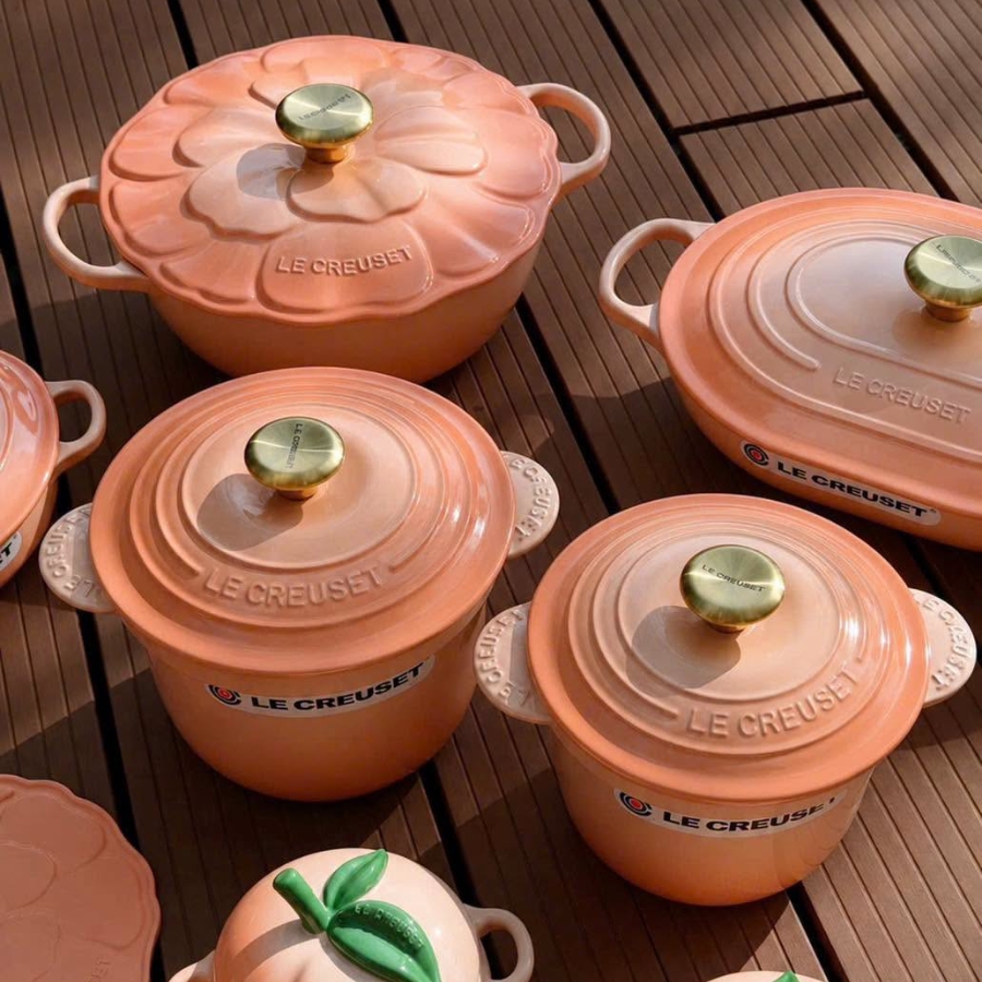 Nồi gang nấu cơm Le Creuset 18cm/ 20cm có khả năng phân bổ và giữ nhiệt vượt trội, giúp kiểm soát nhiệt độ chính xác.