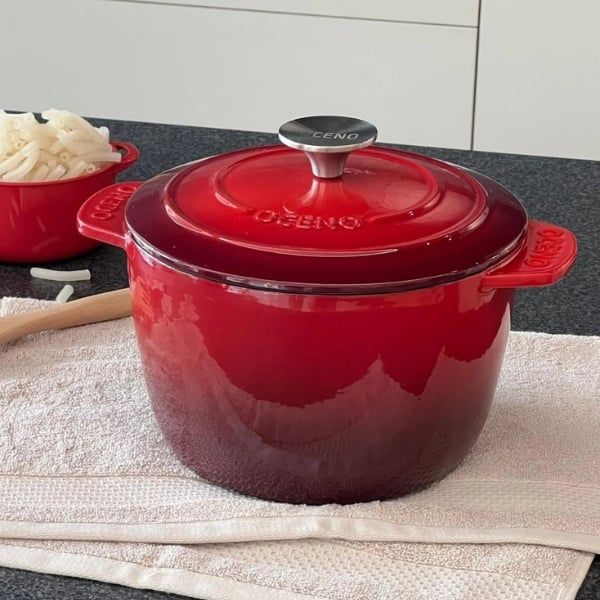 Nồi gang Oceno 20cm (cao 13cm) là dòng sản phẩm nồi gang cao cấp có đầy đủ các ưu việt của nồi gang truyền thống, được thiết kế theo phong cách hiện đại với màu sắc bắt mắt.