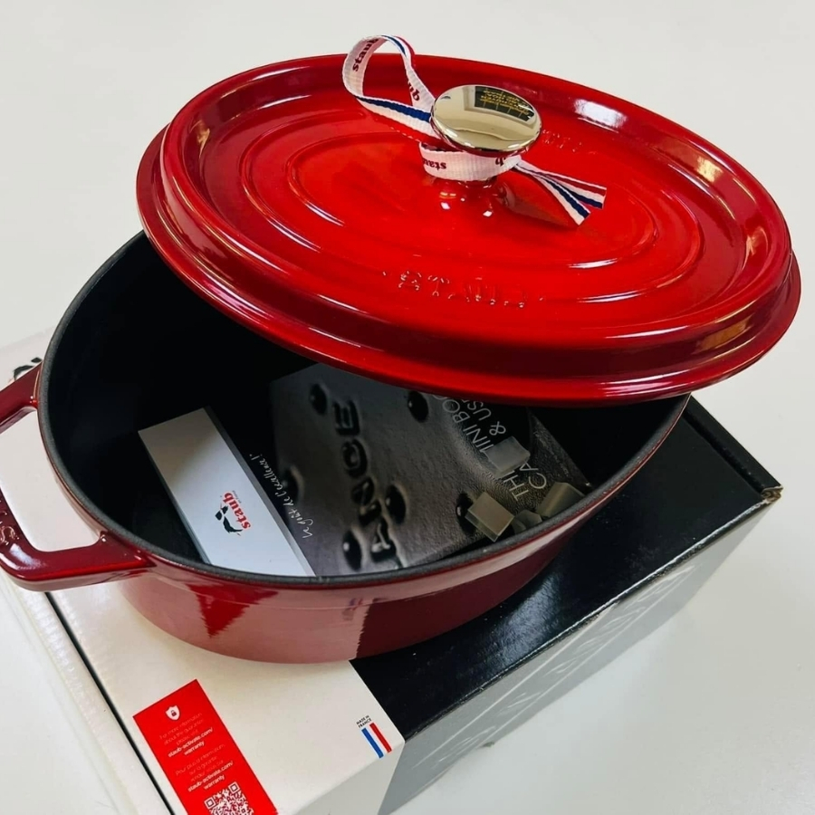 Chiếc Nồi gang Staub Oval Cocotte 27cm Kỹ nghệ chế tác truyền thống