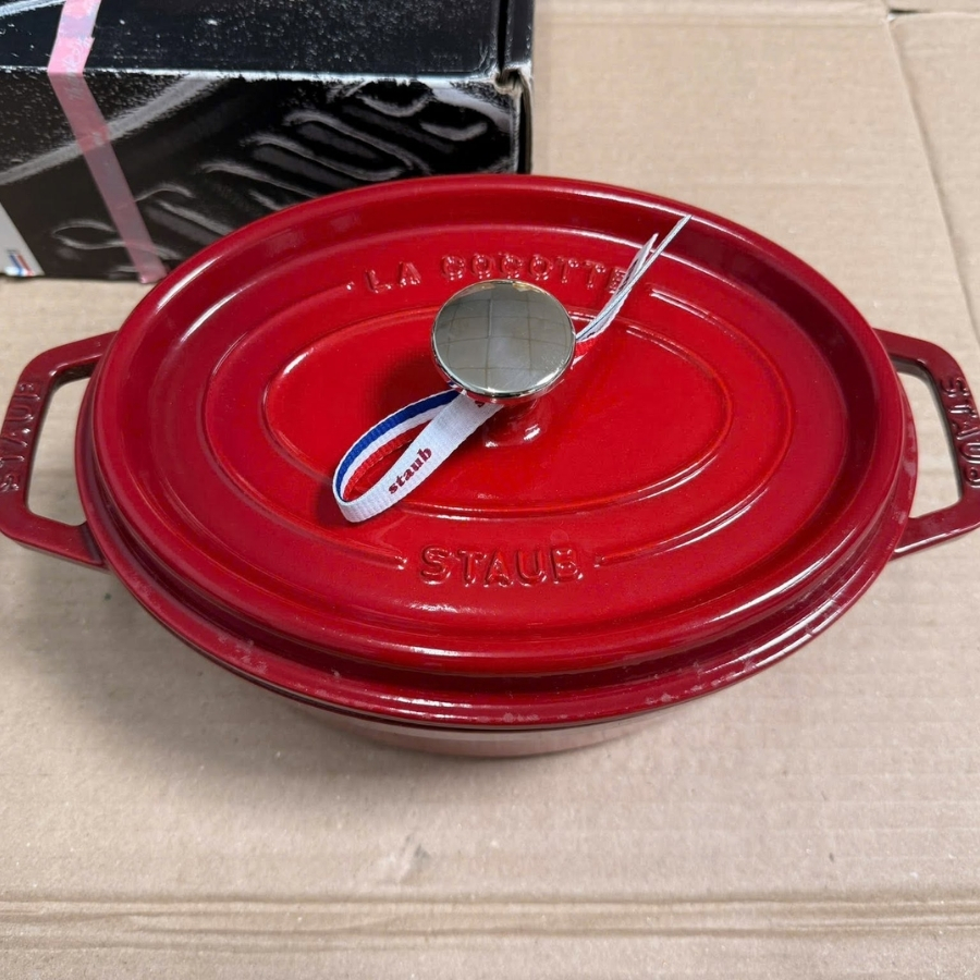 Chiếc Nồi gang Staub Oval Cocotte 27cm Kỹ nghệ chế tác truyền thống