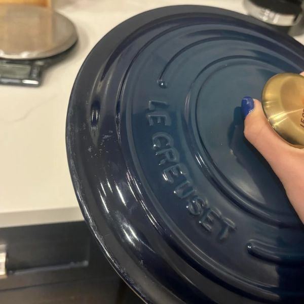 Nồi gang sâu lòng Le Creuset La Marmite&nbsp;Agave 26cm cực kỳ ấn tượng và tạo điểm nhấn cho căn bếp