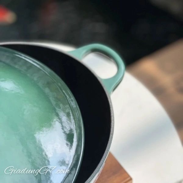 Nồi gang sâu lòng Le Creuset La Marmite Atiso 22cm 2.6L - Màu Xanh cực kỳ ấn tượng và tạo điểm nhấn cho căn bếp