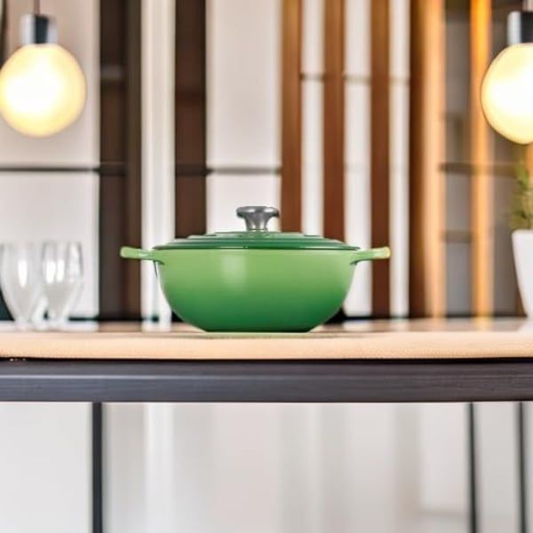 Nồi gang sâu lòng Le Creuset Marmite Bamboo 24cm 3.1L - Xanh lá cây Kết cấu gang tráng men có khả năng giữ nhiệt vượt trội và không cần thêm gia vị.