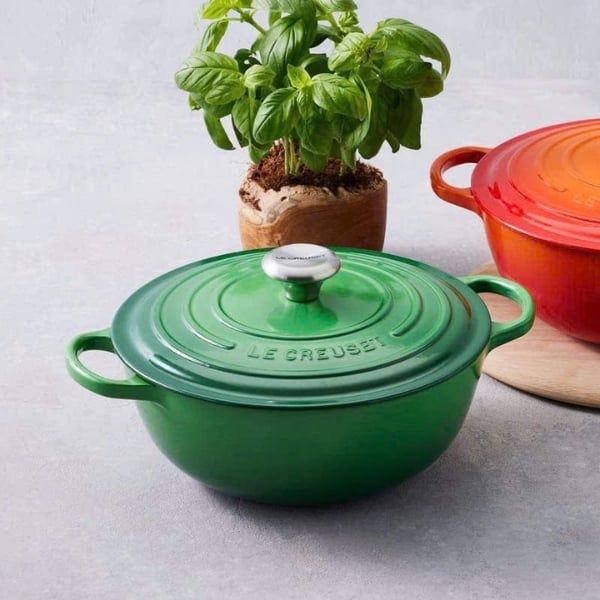 Nồi gang sâu lòng Le Creuset Marmite Bamboo 24cm 3.1L - Xanh lá cây&nbsp;từ bộ sưu tập Marmite có các thành bên được làm tròn