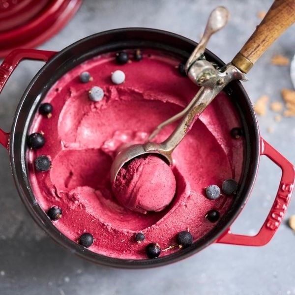 Nồi gang tròn Staub 20cm Thương hiệu Pháp nổi tiếng về đồ bếp