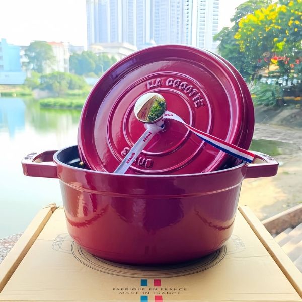 Nồi gang tròn Staub 22cm Thương hiệu Pháp nổi tiếng về đồ bếp