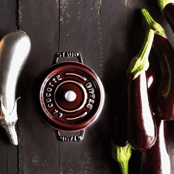Nồi gang Staub 22cm (2.6L) màu mận chín Sử dụng trên cả bếp từ