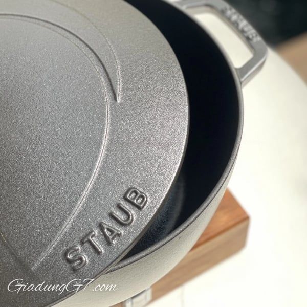 Nồi gang Staub 24cm nắp ngựa - Lựa Chọn Hoàn Hảo Cho Mọi Bữa Ăn