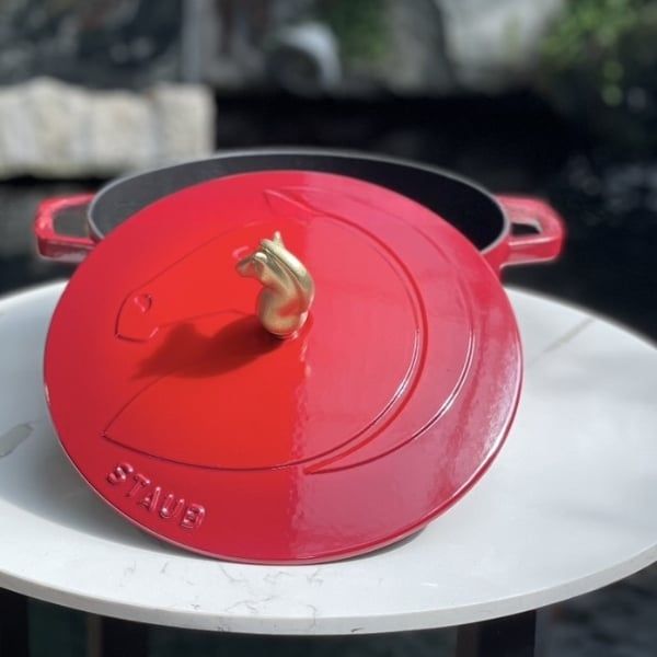 Nồi gang Staub 24cm Lựa Chọn Hoàn Hảo Cho Mọi Bữa Ăn