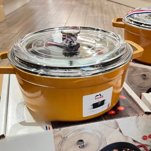 Nồi gang Staub 24cm 3.7L vung kính Sản xuất tại Pháp