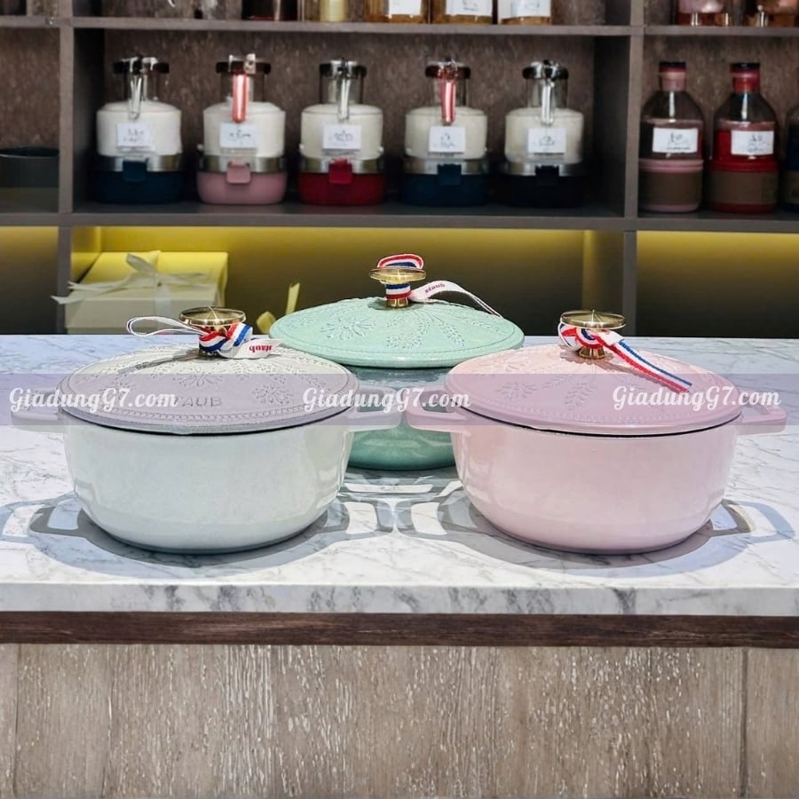 Nồi gang Staub Margaret bông lúa 16cm 1.1L Thiết Kế Tinh Tế Và Độc Đáo
