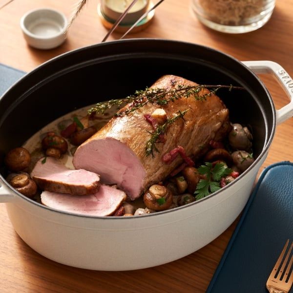 Nồi gang Staub Oval Cocotte 23cm Được tráng men, đảm bảo kết quả hầm ngon