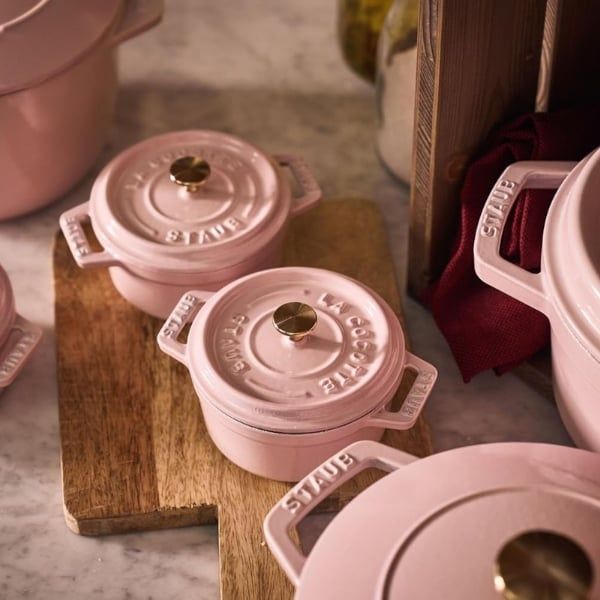 Nồi gang tròn Staub 22cm Thương hiệu Pháp nổi tiếng về đồ bếp