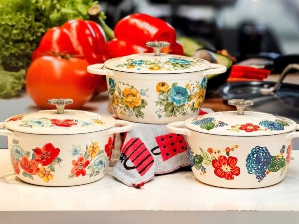 Nồi gang tráng men Pioneer Woman Rose Shadow 21cm/ 25cm Kết cấu bền bỉ