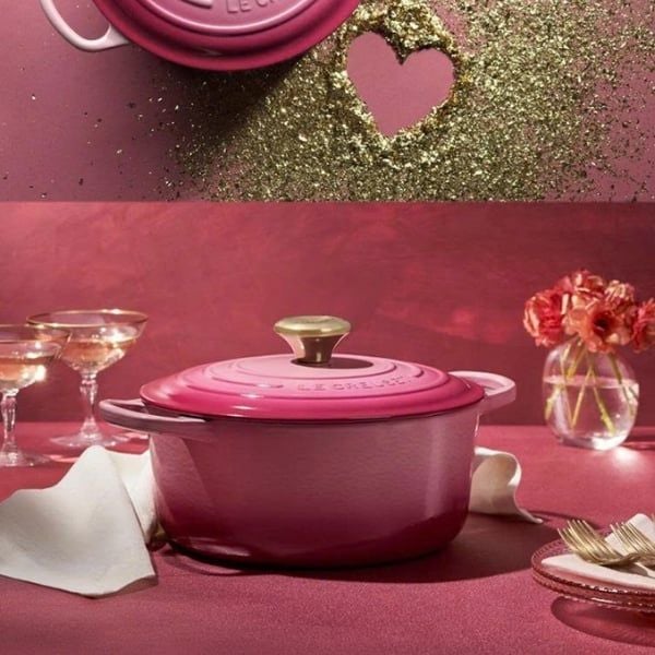 Nồi gang tròn Le Creuset Signature 18cm màu hồng dâu Ombre Tráng men siêu bền và chất lượng cao