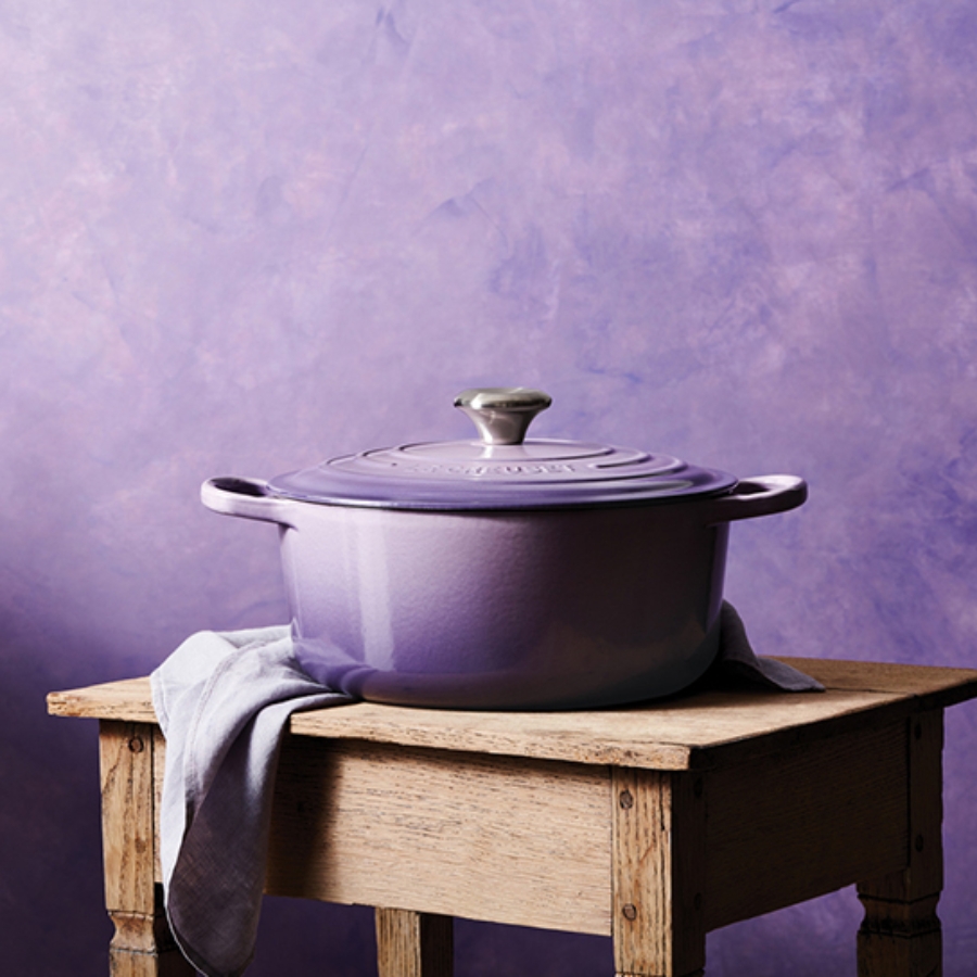 Nồi gang tròn Le Creuset Signature 18cm màu tím